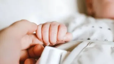 Як отримати допомогу при народженні дитини та «пакунок малюка» у 2023 році