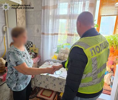 Правоохранители вернули женщине потерянную сумку со всем ее содержимым.