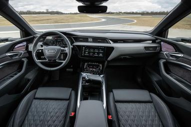 У Audi e-tron будет спортивная версия