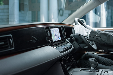 Toyota запустила у продаж розкішний седан Century (фото)