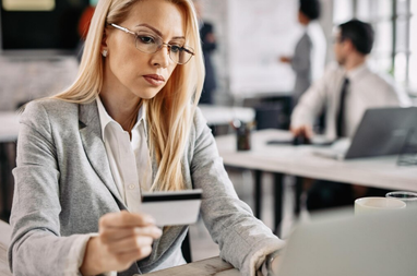 Банки без онлайну зникнуть з українського ринку — думка експерта