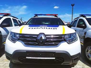 Национальная полиция Украины получила еще 100 кроссоверов Renault Duster