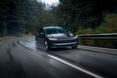 Представлена самая дешевая Tesla с запасом хода 580 км