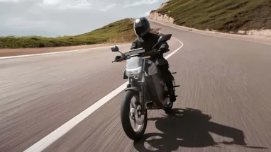 Цена как у iPhone и запас хода 600 км: дебютировал самый дешевый в мире электробайк (видео)