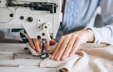 Водитель и швея: какие вакансии наиболее популярны среди украинцев