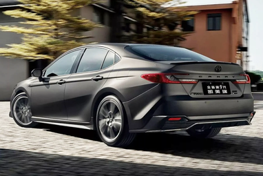 Представлена новая спец-версия Toyota Camry Glorious Edition (фото)