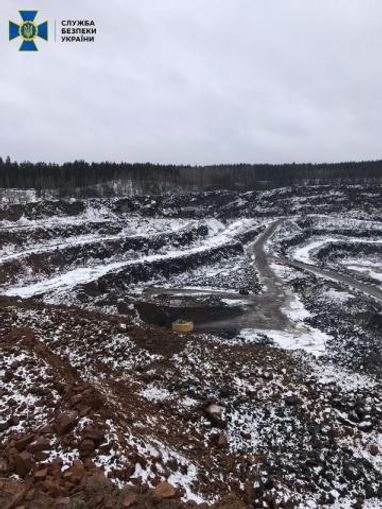 Збиток на 1,3 млрд гривень: чиновники Укрзалізниці організували незаконний видобуток граніту (фото)