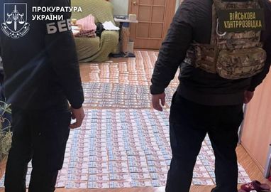 Бюджетні кошти перераховували на рахунки компаній, після чого гроші переводили у готівку або легалізували