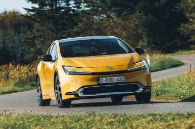 В Британии представили Toyota Prius 2024 с солнечными панелями на крыше