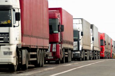 Угорщина продовжила бездозвільний режим для українських перевізників