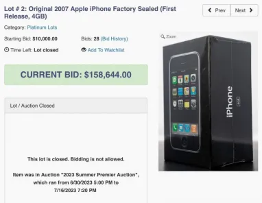 Запечатанный первый iPhone был продан на аукционе по рекордной цене