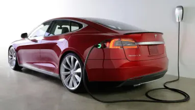 Tesla відкличе понад 2 млн електромобілів через проблеми з автопілотом