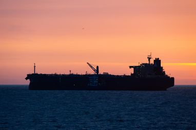 Нафтовий танкер у морі