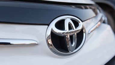 Компанія Toyota скоротила плани виробництва електрокарів на третину