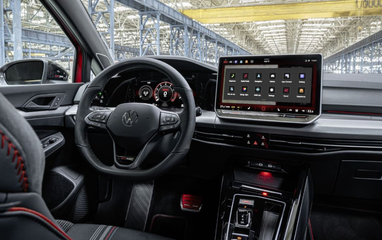 Volkswagen презентував ексклюзивний Golf GTI на честь 50-річчя (фото)