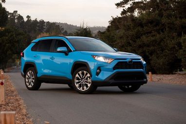 Toyota RAV-4 у топі серед автомобілів із салону