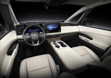 Lexus показала новый роскошный минивэн LM500h (фото)