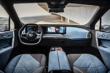 BMW представила електрокар з двома двигунами (фото)