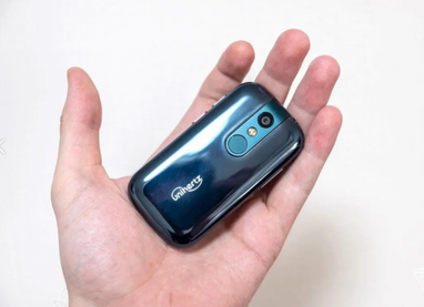 Представлено найменший у світі смартфон на Android 10 (фото)