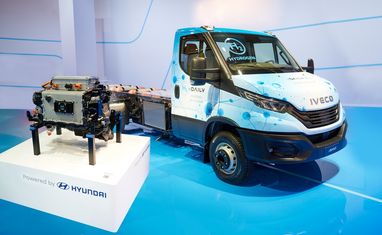 Hyundai та IVECO представили семитонний автомобіль, який працює на водні