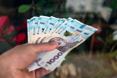 Для окремих категорій працівників оклади зростуть на 40%