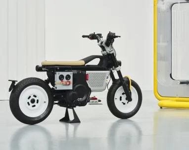 BMW создала уникальный молодежный электробайк с ярким дизайном (фото)