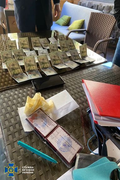 Викрито посадовця КМДА на вимаганні грошей з підприємців: погрожував «перевірками» (фото)