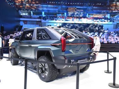 У Китаї презентували 1000-сильного конкурента Hummer EV