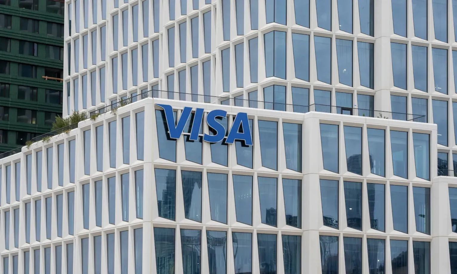 Visa планує скоротити 7% штату через посилення конкуренції на ринку платежів