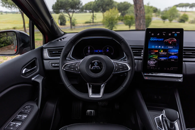 Mitsubishi выпустила на рынок недорогой кроссовер-гибрид (фото)