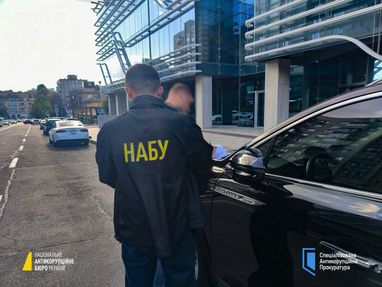 Посадовця Міноборони підозрюють в отриманні $1,3 млн за будівництво житла для військових