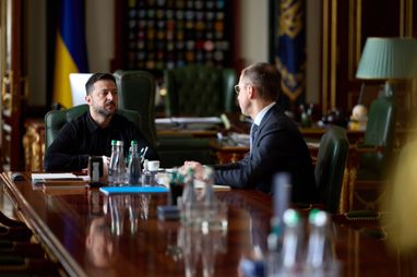 Совещание Владимира Зеленского с премьер-министром Сергеем Корецким