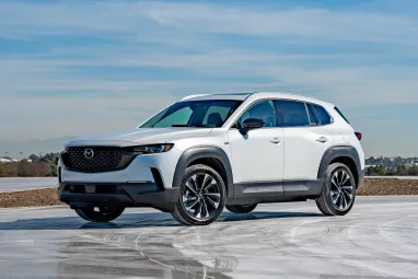 Фото: https://www.edmunds.com/car-news/2025-mazda-cx-50-hybrid-first-drive-review-tested.html