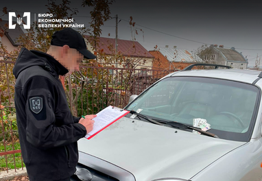 БЭБ разоблачило преступную группу, наладившую контрабанду автомобилей под видом гумпомощи ВСУ